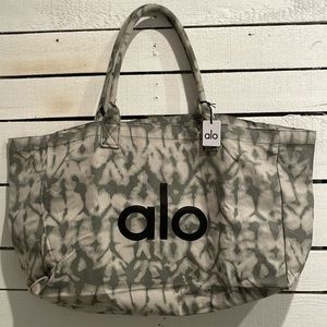 NWT alo tote